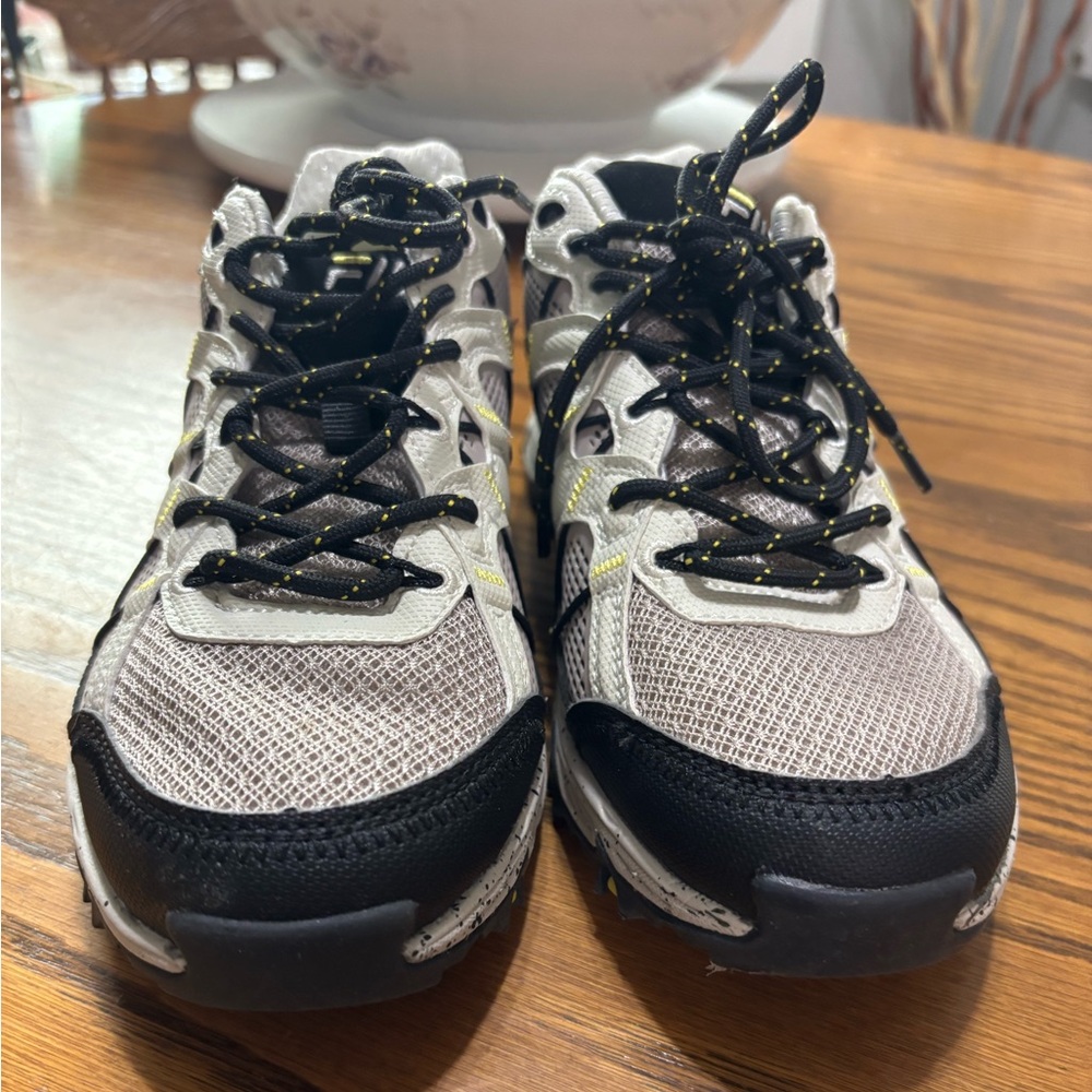 Stylish FILA Black and Gray Sneakers
Women’s 7.5
Perfect condition!! - Picture 2 of 5